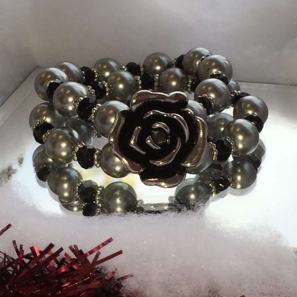 Silvered Rose Beaded Bracelet
